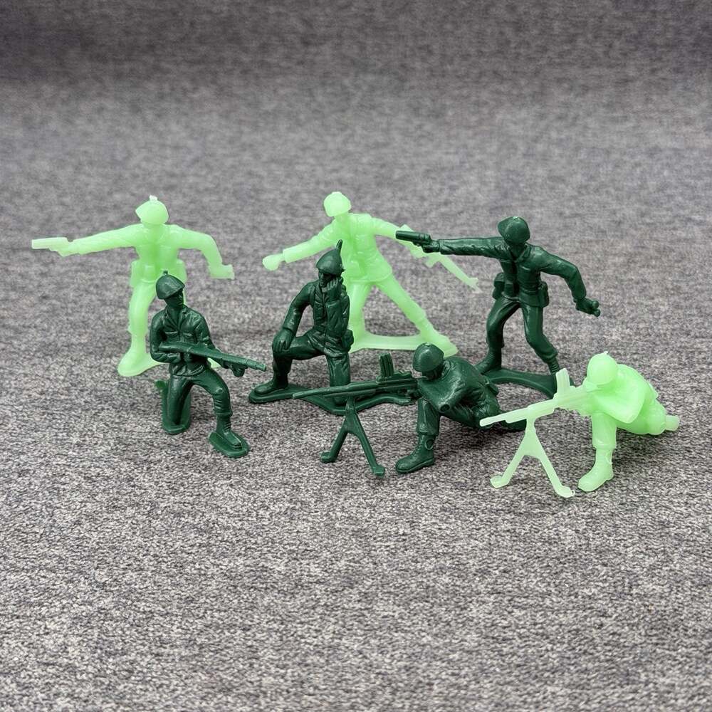 7pc Lot Old Green Plastic Toy Soldiers Mixed Lot Military Army Men Figure